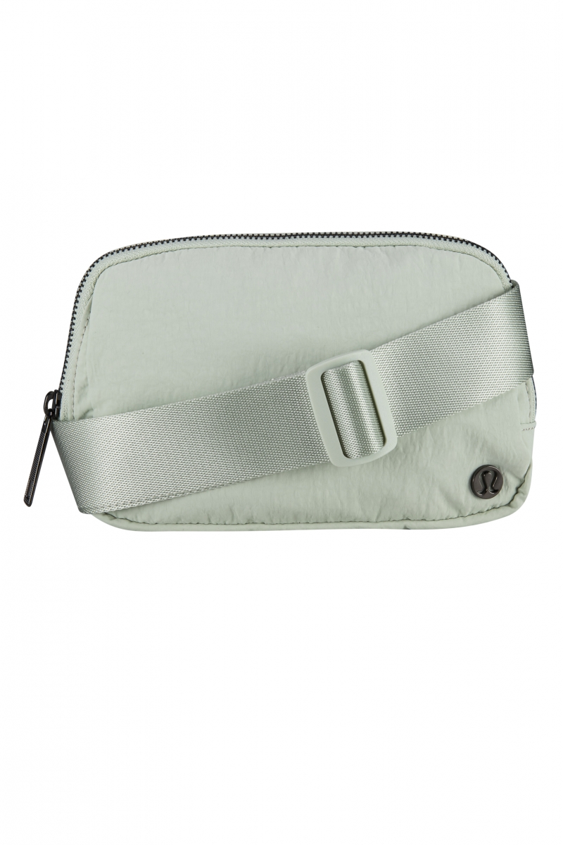 Pantone 秋冬Top 3色！小資女必入手Under $1,000手袋/服飾